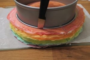 etapes-gateau-crepes-arc-en-ciel 12